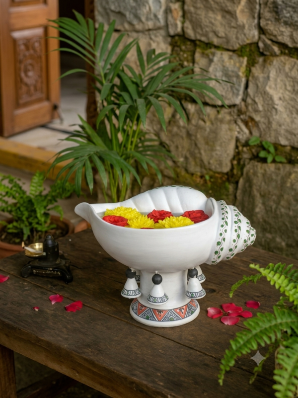 Terrcotta Handpainted Shankh Urli